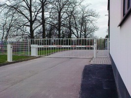 SCHR04